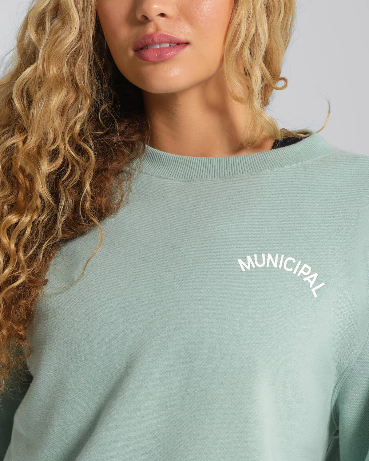 WOMEN'S VARSITY CREW NECK