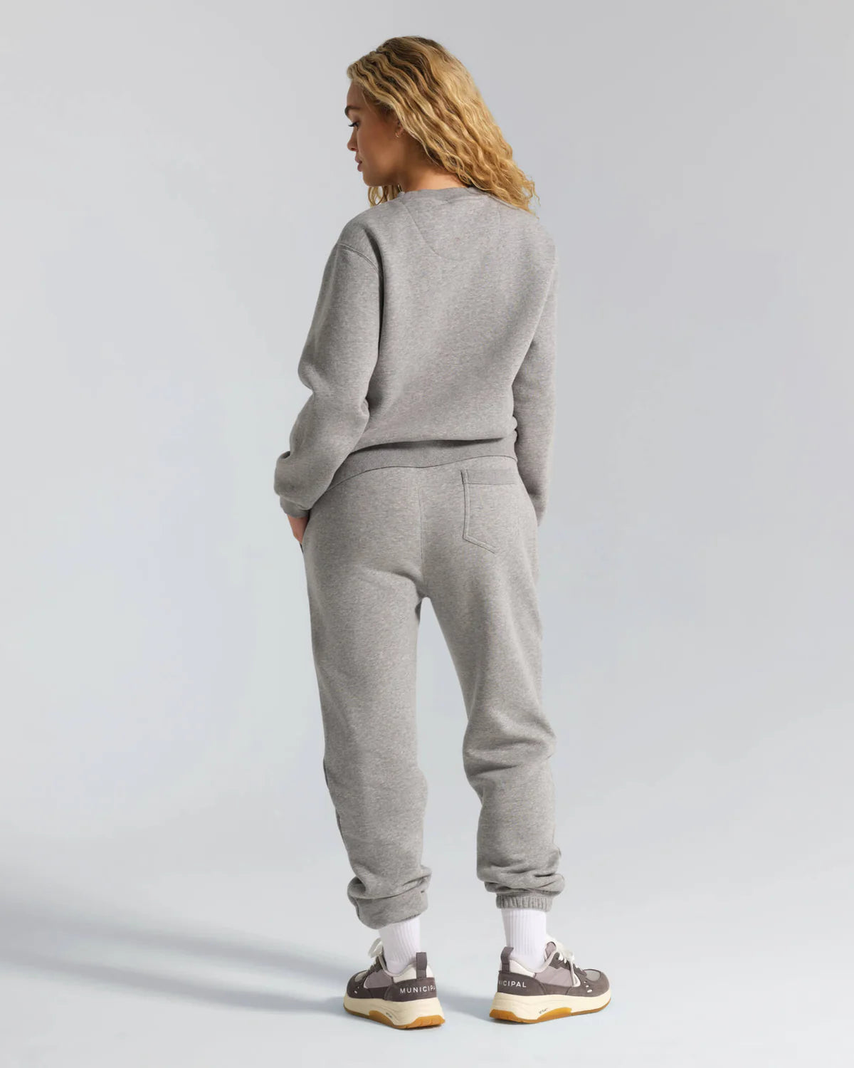WOMEN'S VARSITY CREW NECK