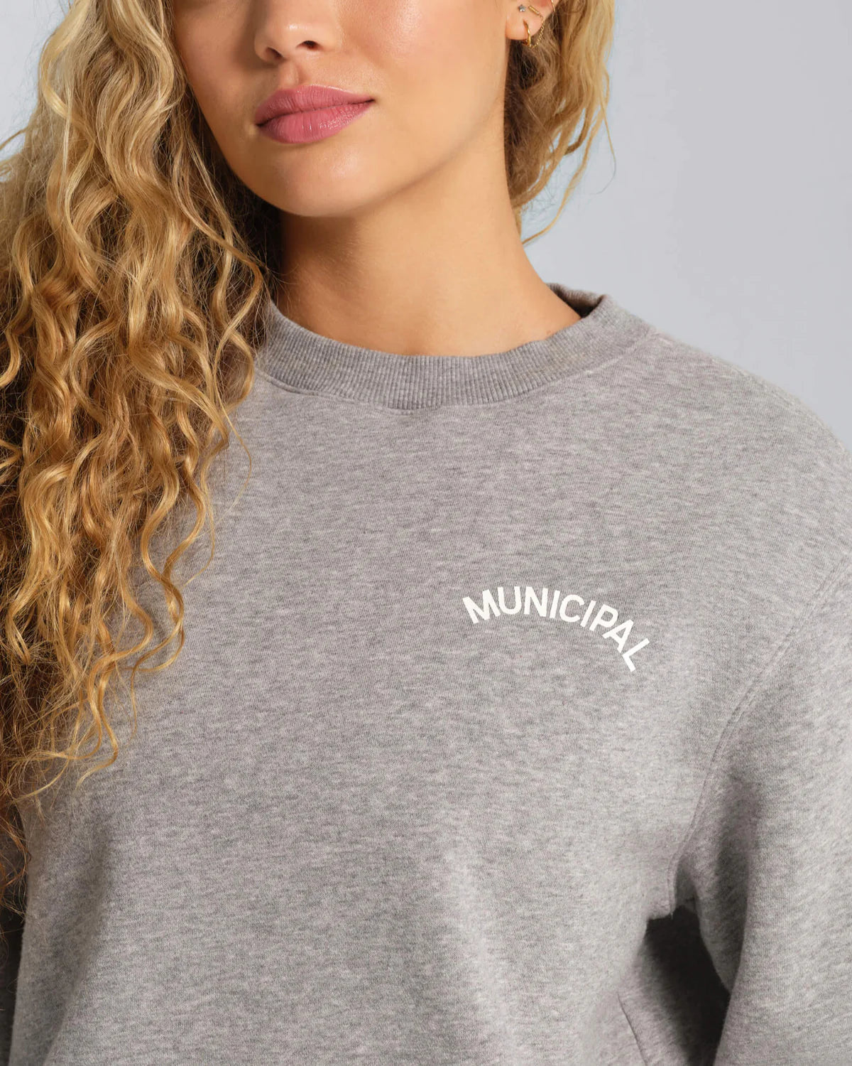 WOMEN'S VARSITY CREW NECK