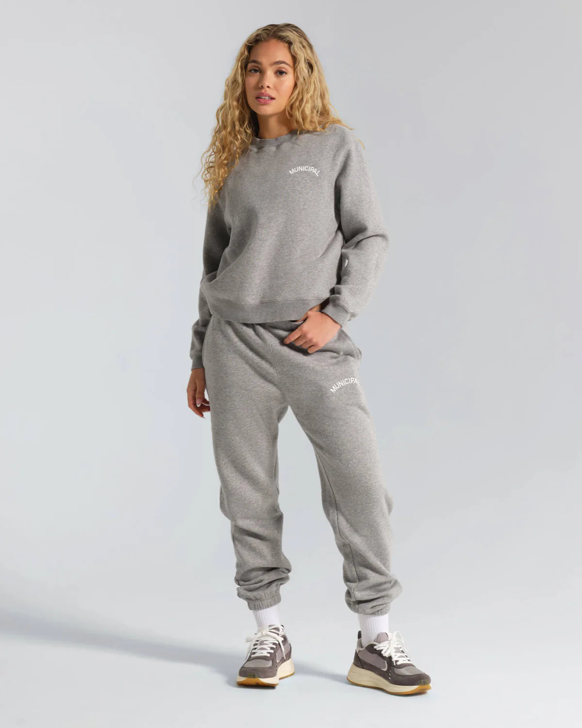 WOMEN'S VARSITY CREW NECK