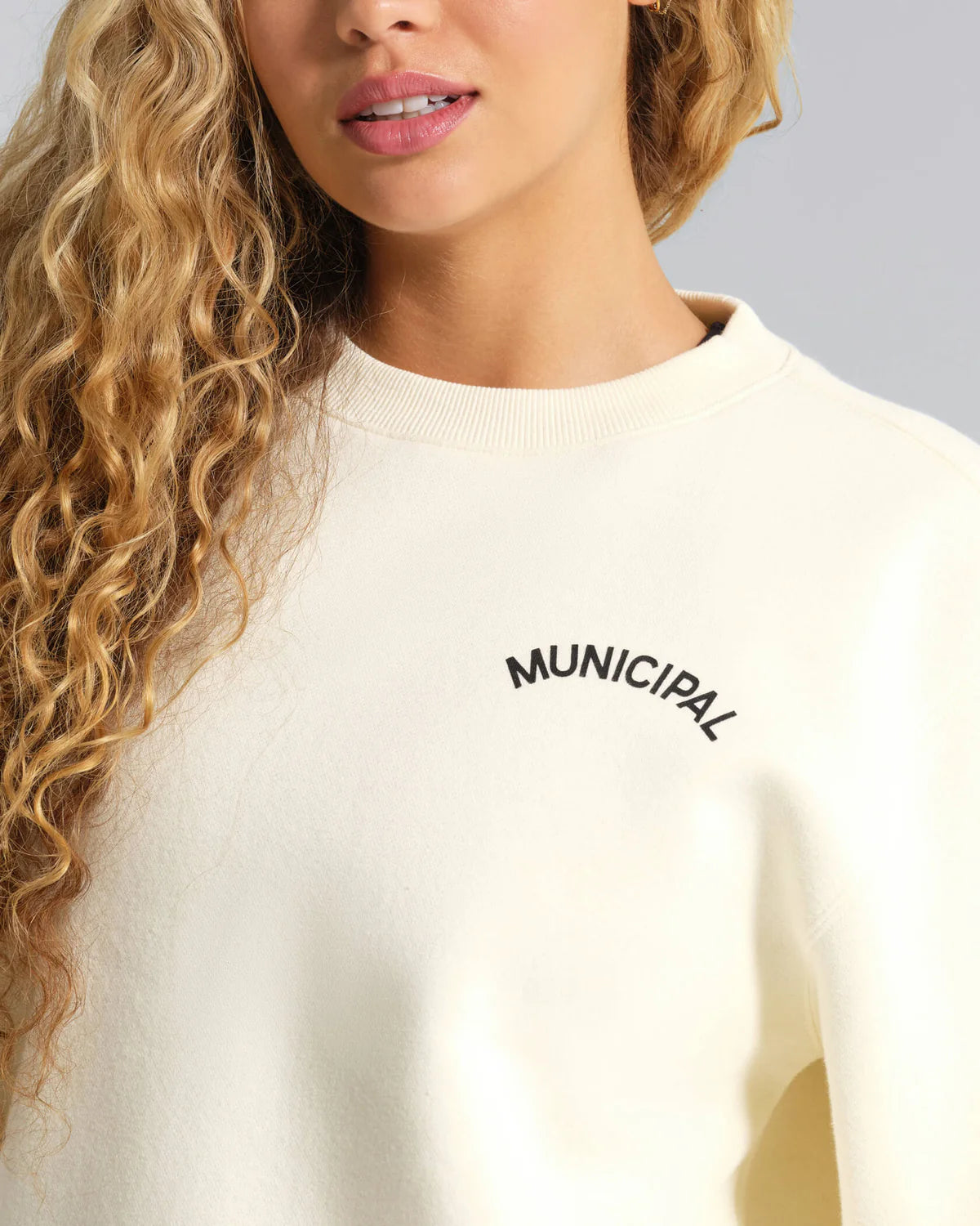 WOMEN'S VARSITY CREW NECK