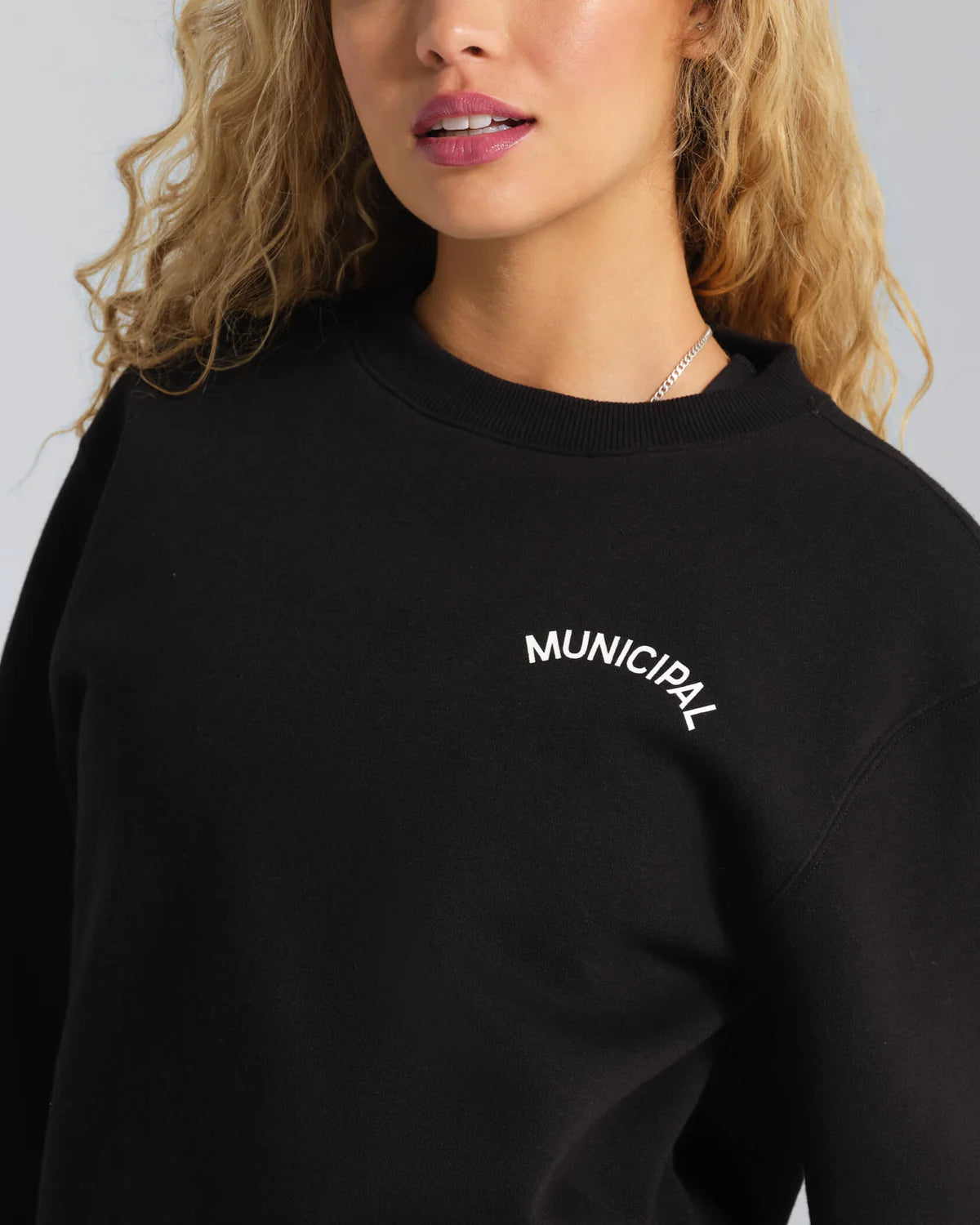 WOMEN'S VARSITY CREW NECK
