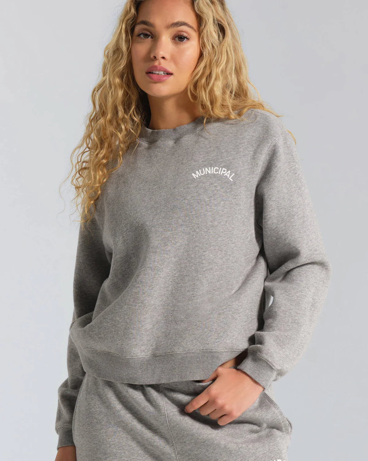 WOMEN'S VARSITY CREW NECK