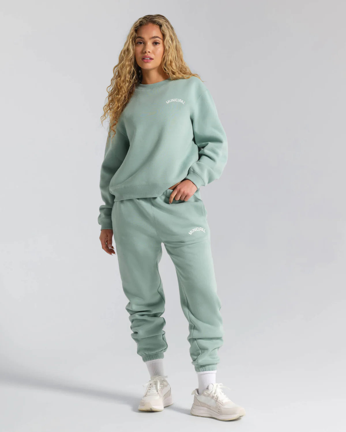 WOMEN'S VARSITY CREW NECK