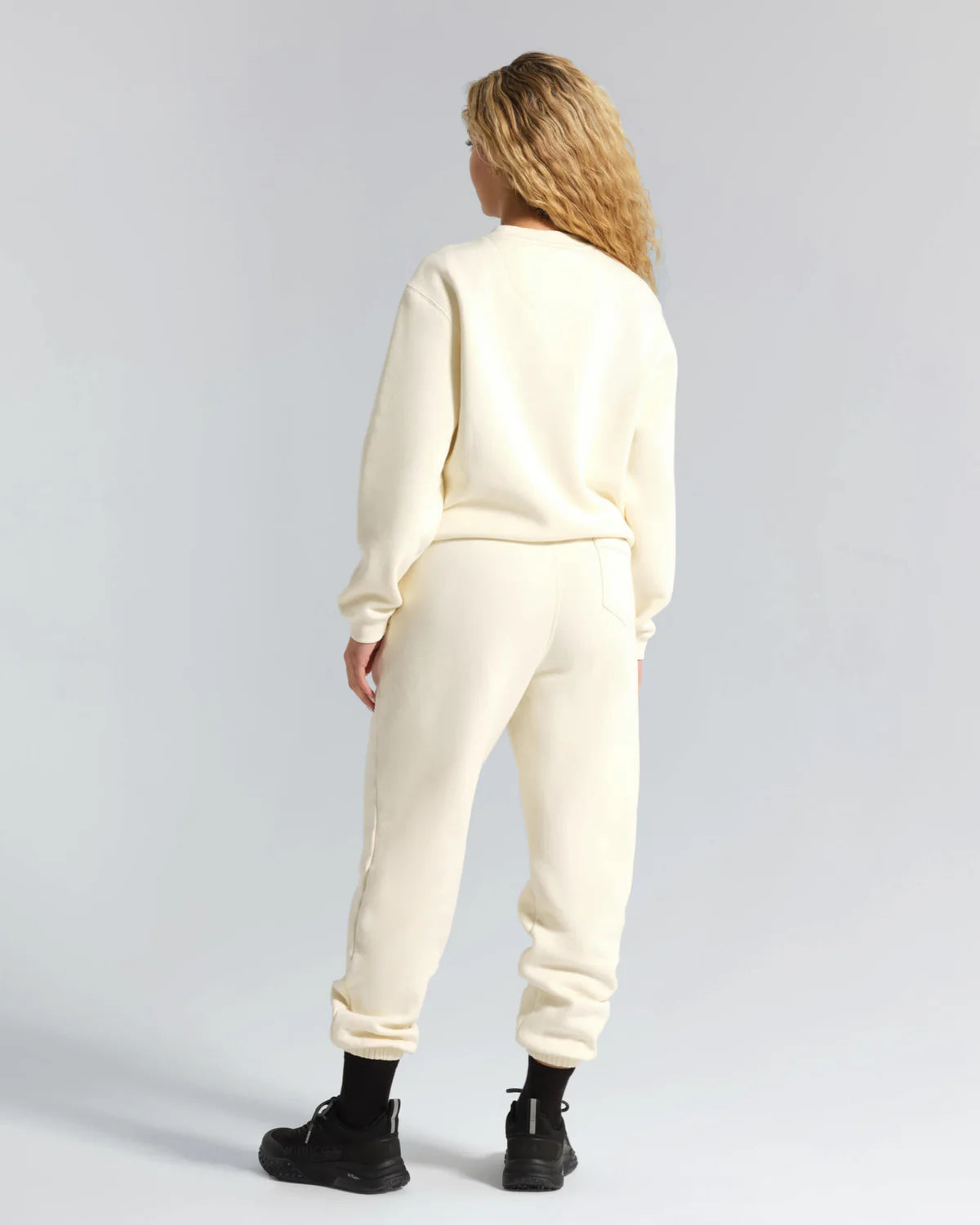 WOMEN'S VARSITY CREW NECK